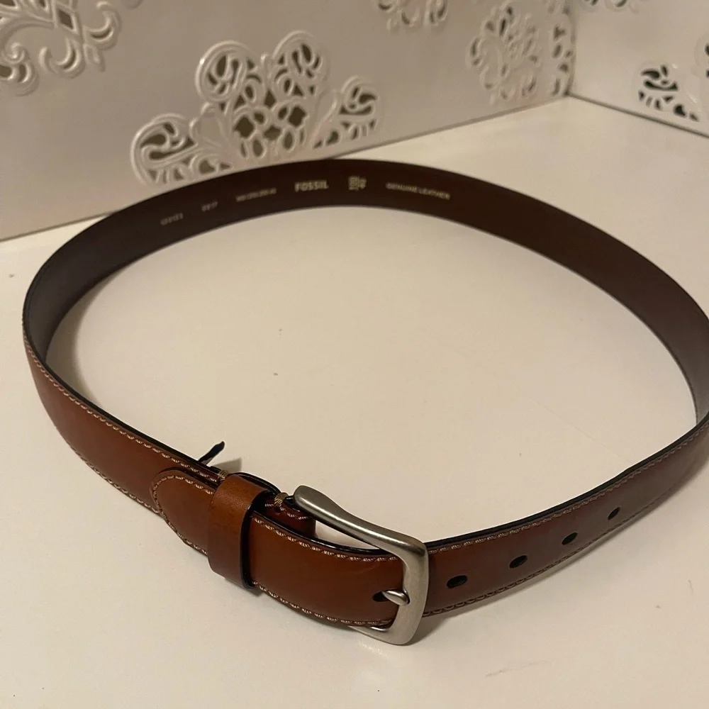 Fossil large-size leather belt in great new condition